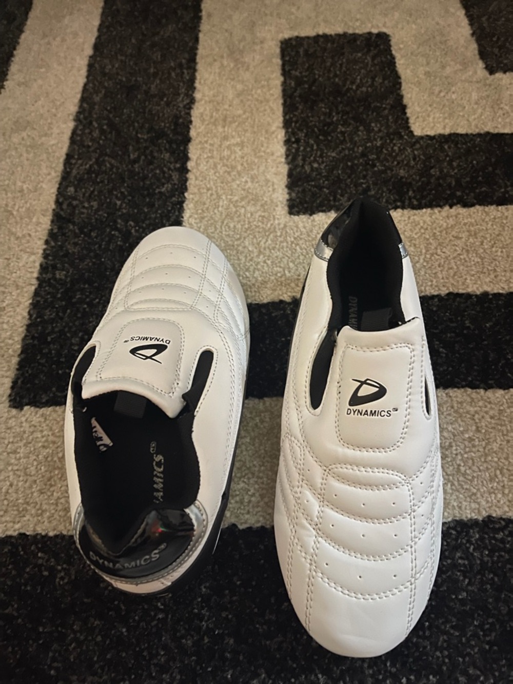 Dynamics White Slip-On Sneakers by Kids size 5